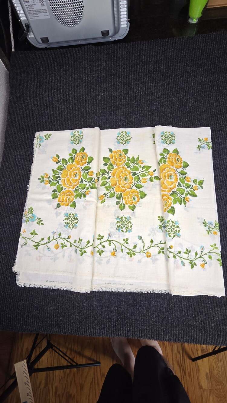 Sears Roebuck Vintage 1976 Yellow Rose Floral Tablecloth 70"×42"
